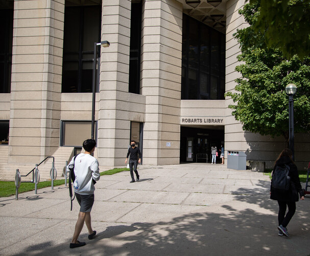 Students entering the Robarts Library