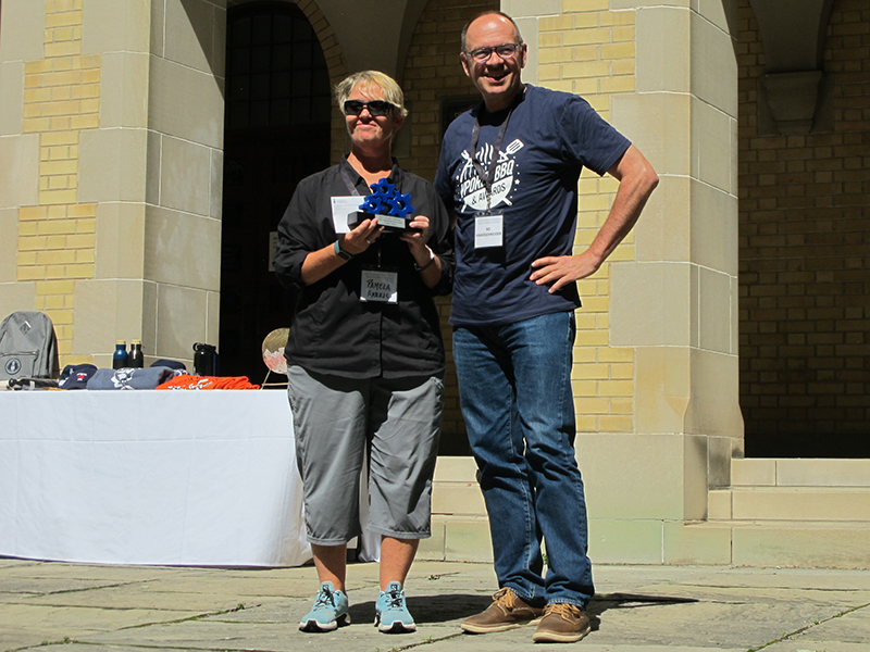 Pamela Harris receiving the Distinguished Service Award from Bo Wandschneider.